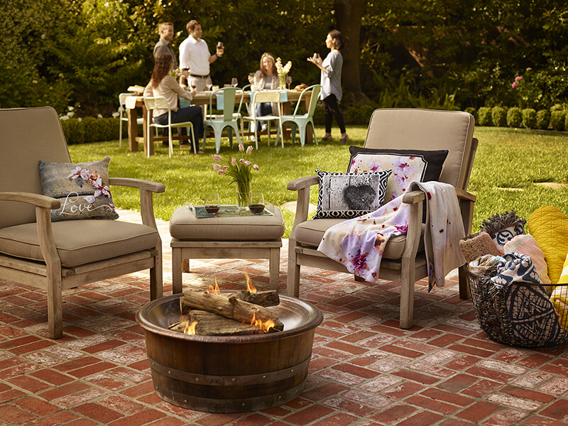 outdoors-summer-party-with-cute-decor