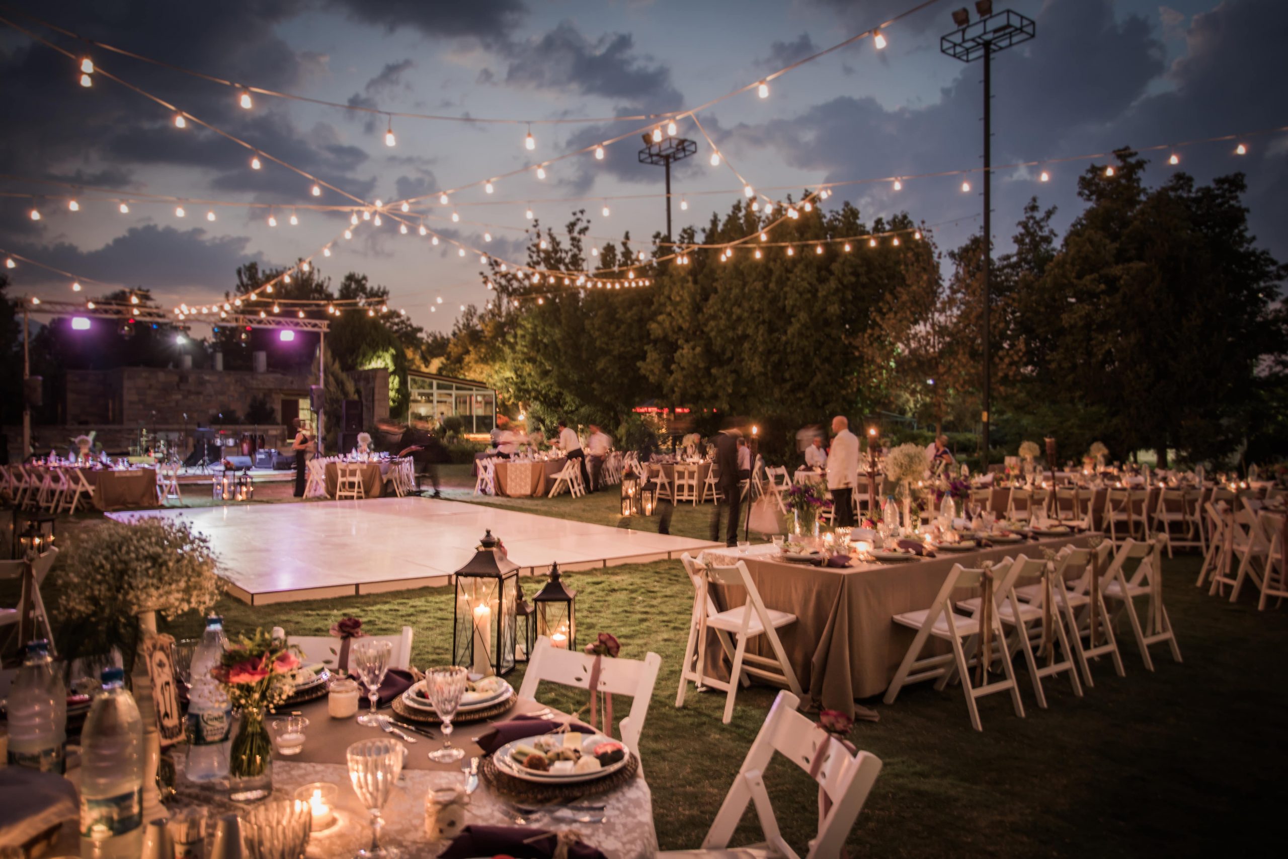 Pros and Cons to Hiring a Full-Service Wedding Event Company